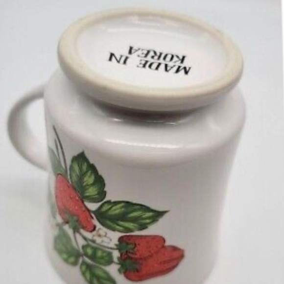 VINTAGE Korean Ceramic Strawberry Blossom Wide Handle Pedestal Mug Retro Kitchen - Picture 4 of 4